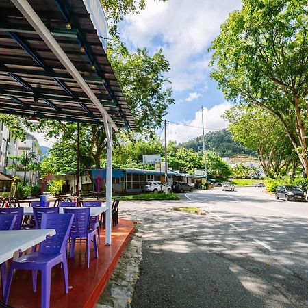 Ees Whale House - Homestay 3 Min Walk To Beach Бату-Ферринги Экстерьер фото