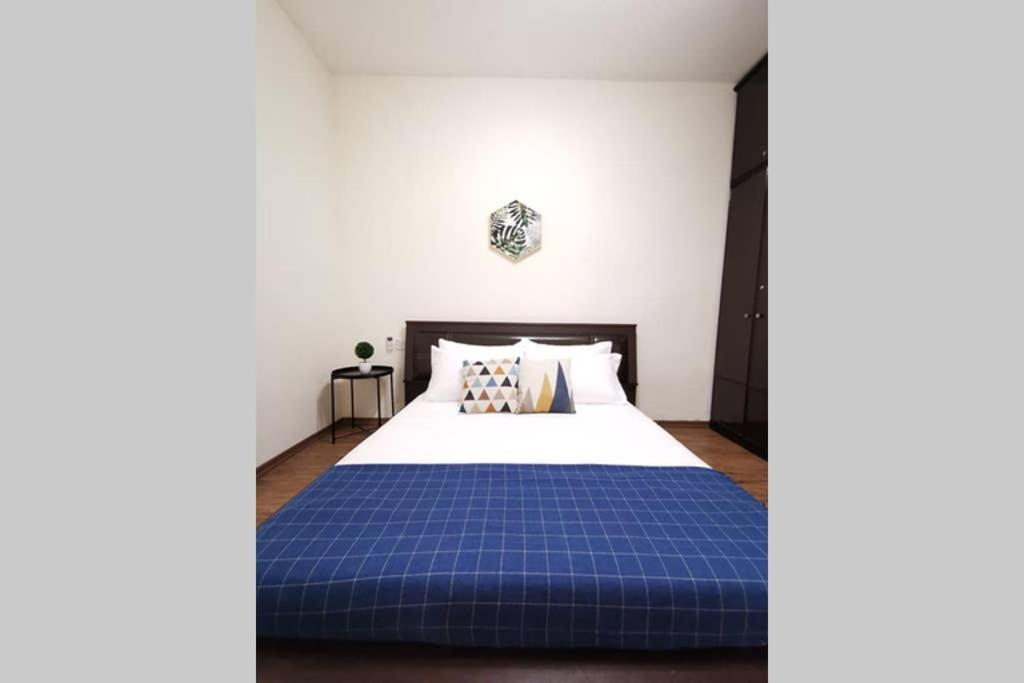 Ees Whale House - Homestay 3 Min Walk To Beach Бату-Ферринги Экстерьер фото