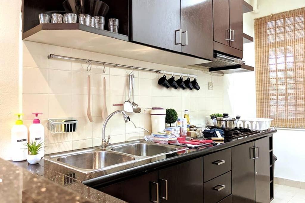 Ees Whale House - Homestay 3 Min Walk To Beach Бату-Ферринги Экстерьер фото