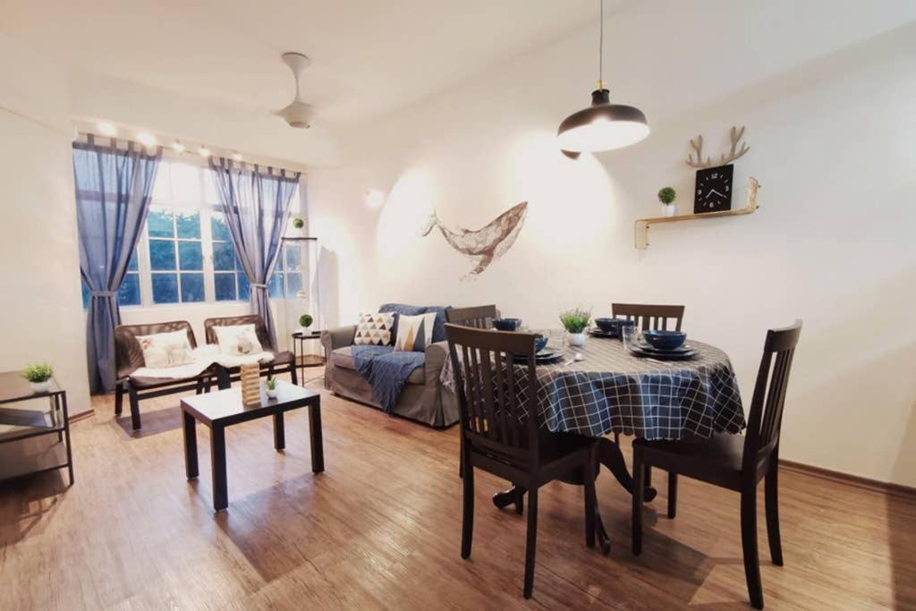 Ees Whale House - Homestay 3 Min Walk To Beach Бату-Ферринги Экстерьер фото